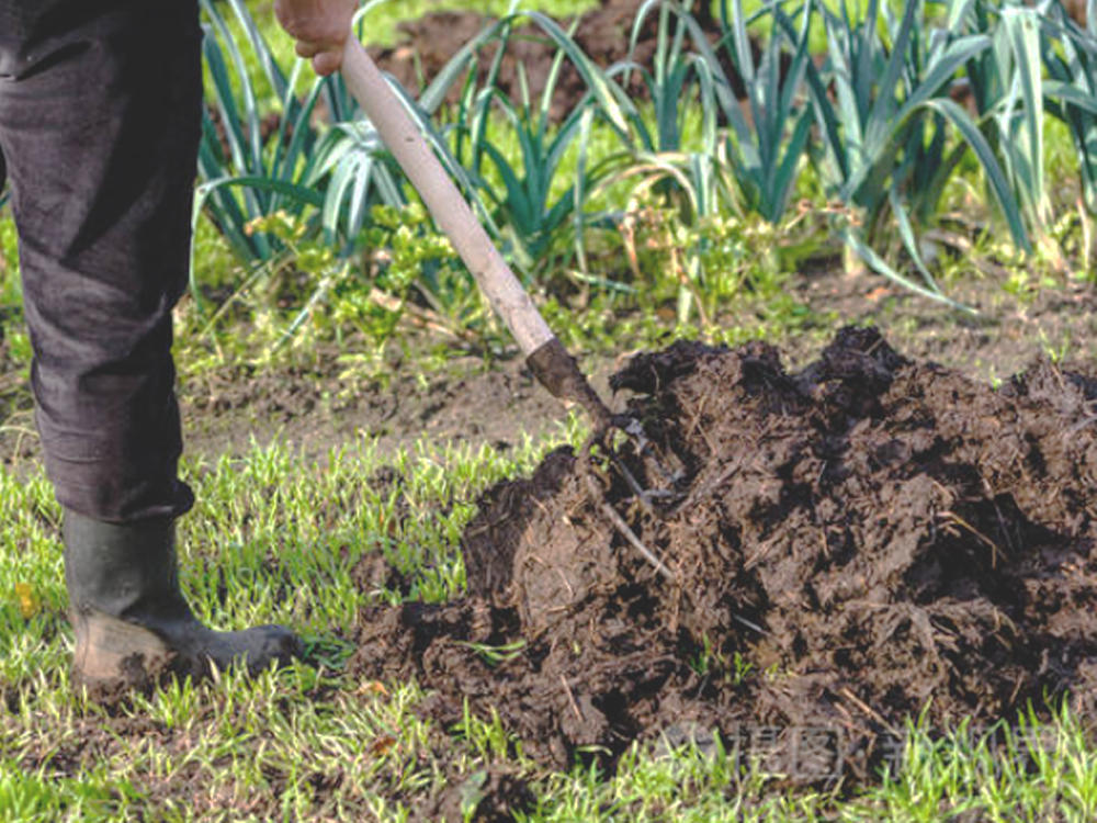 Organic fertilizer compost turning machine and production process