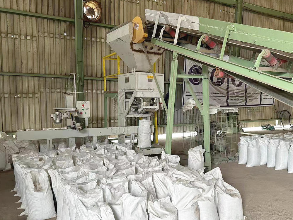 High efficiency and low cost fertilizer equipment